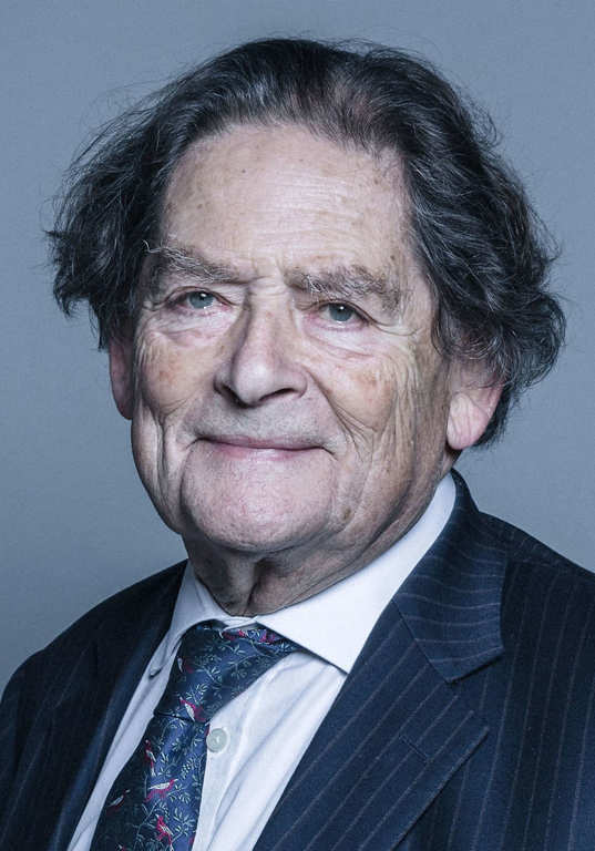 Official portrait of Lord Lawson of Blaby (Nigel Lawson). Bild: https://en.wikipedia.org/wiki/Nigel_Lawson#/media/File:Official_portrait_of_Lord_Lawson_of_Blaby_crop_2.jpg