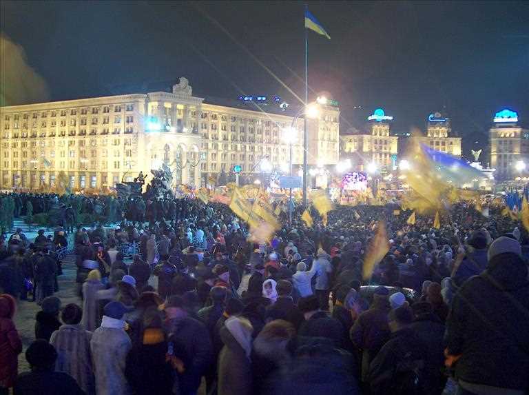 The first day of protests on the Maidan (Kiev), the evening 22.11.2004